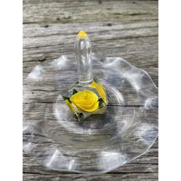 Vintage 1960s Reversed carved Lucite Yellow rose ring holder trinket Dish - Picture 2 of 10